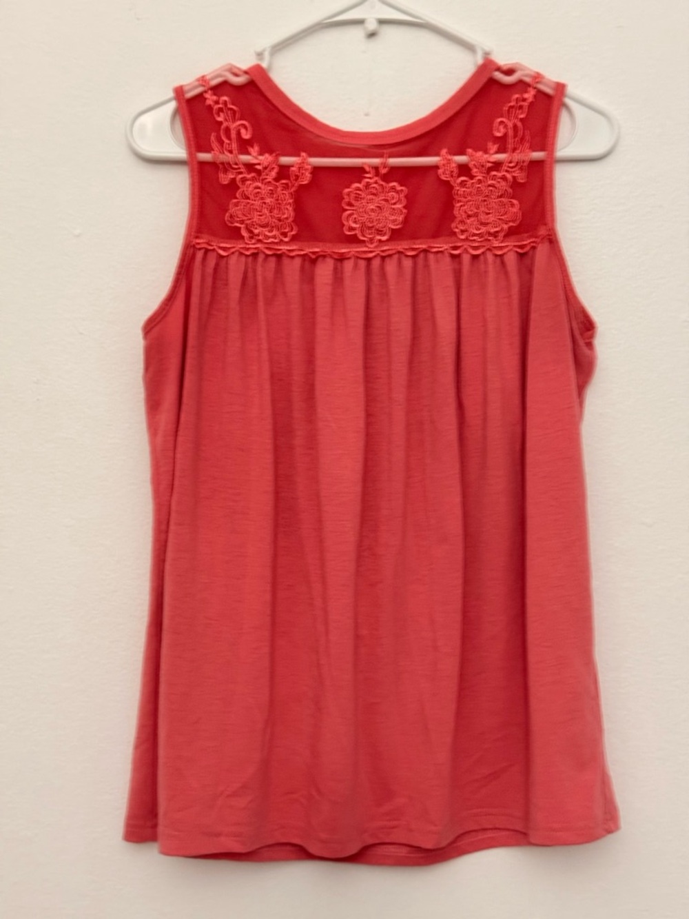 Coral Sleeveless Top, M, with sheer mesh details at the neckline,P2P: 20” EUC